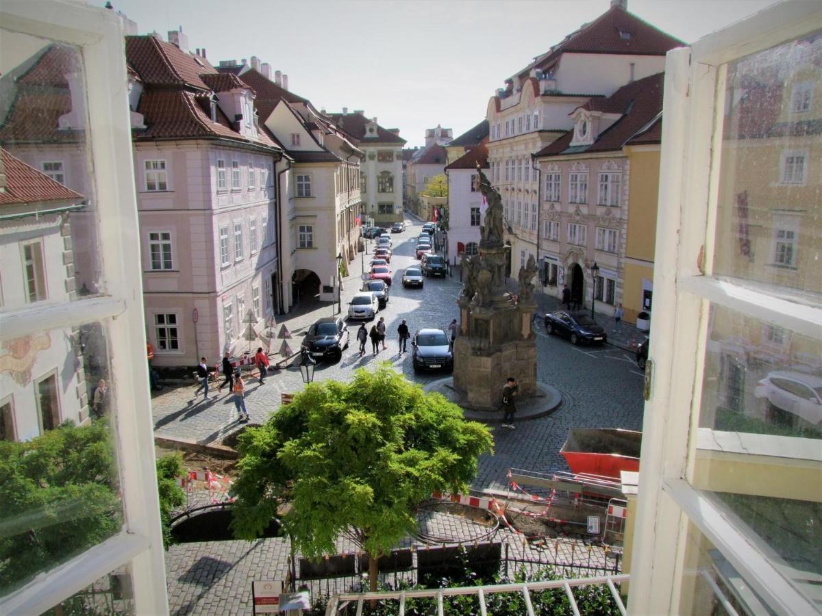 Charles Bridge Apartments Praga Esterno foto